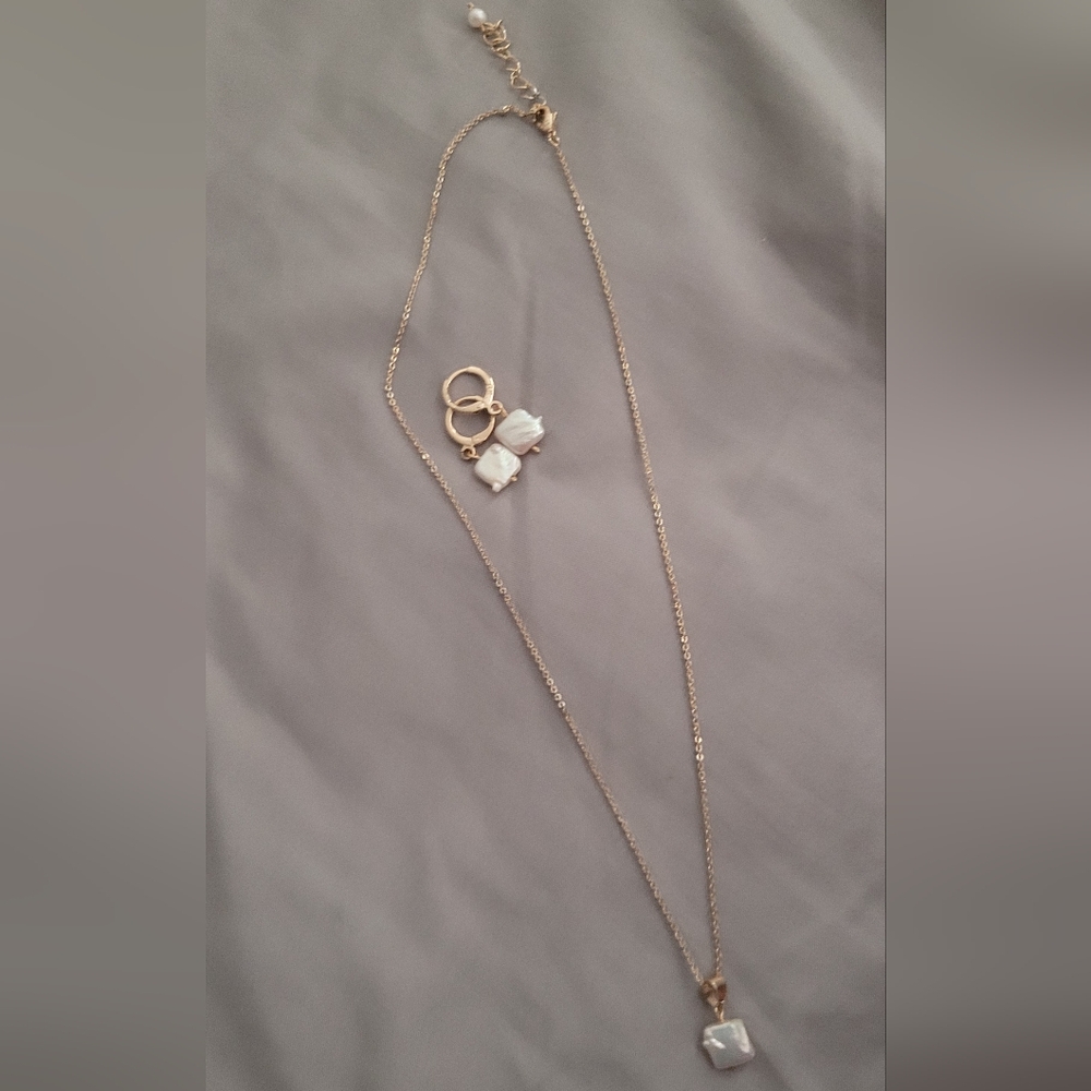 Elegant Gold Necklace And Matching Earrings with Pearl Pendant